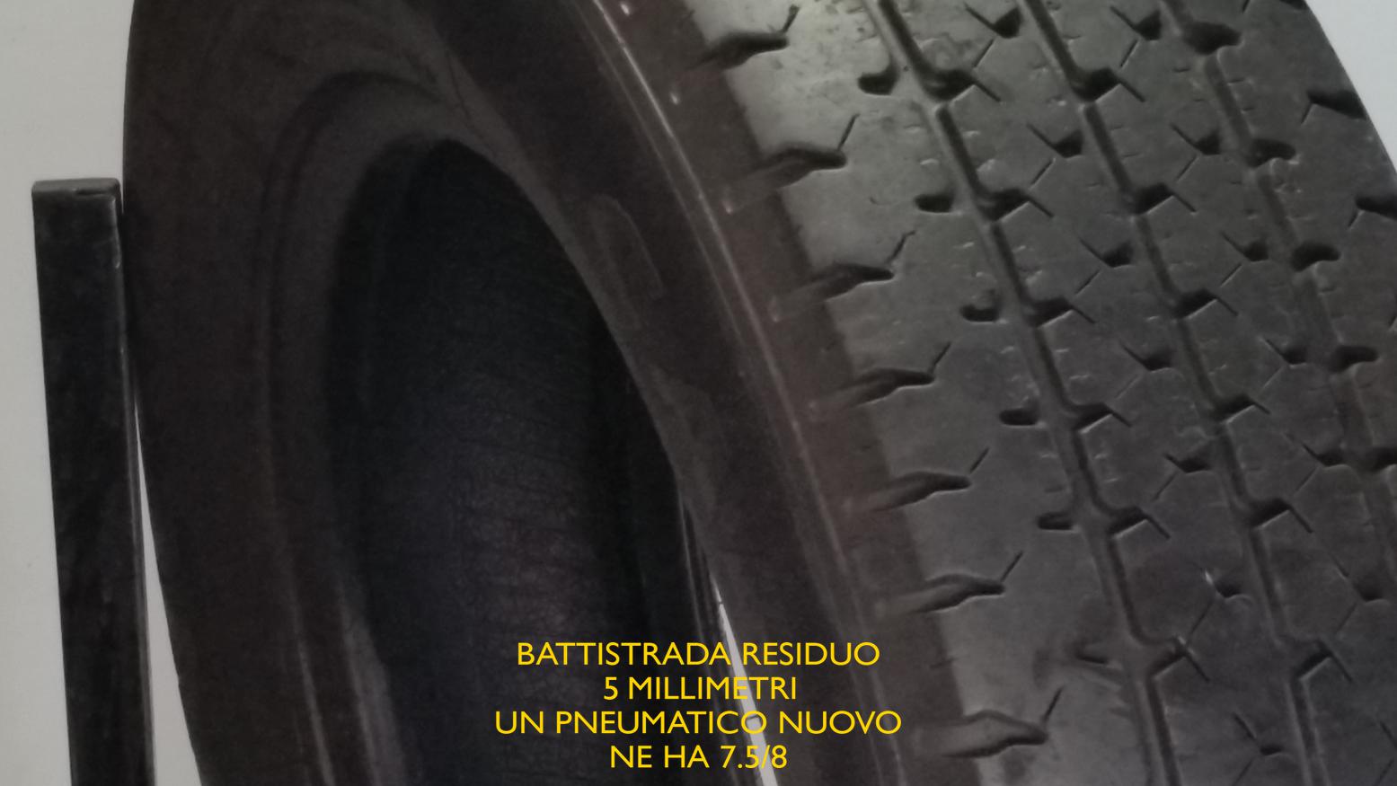 Goodyear 205/75 R16C 110R 
